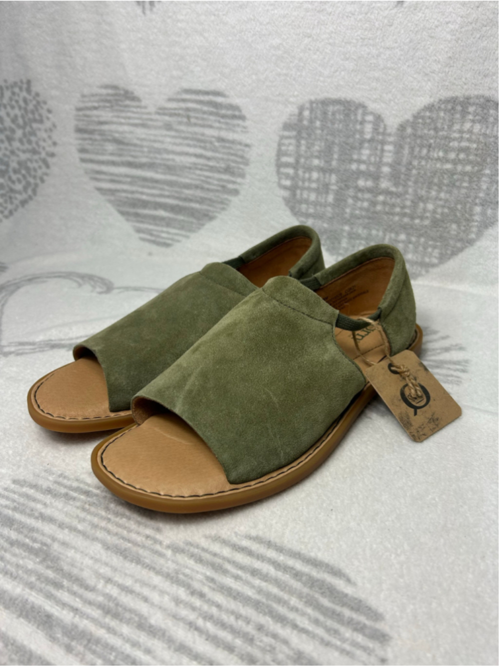 Born Cove Modern Open Toe Green Suede Sandals Shoes Pull On Womens Size 8 NWT